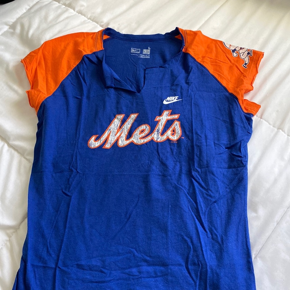Women’s Nike Mets shirt